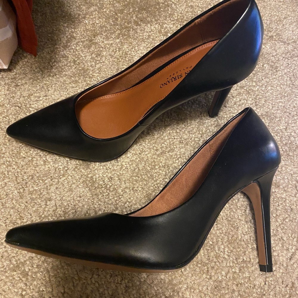 Versatile black heels